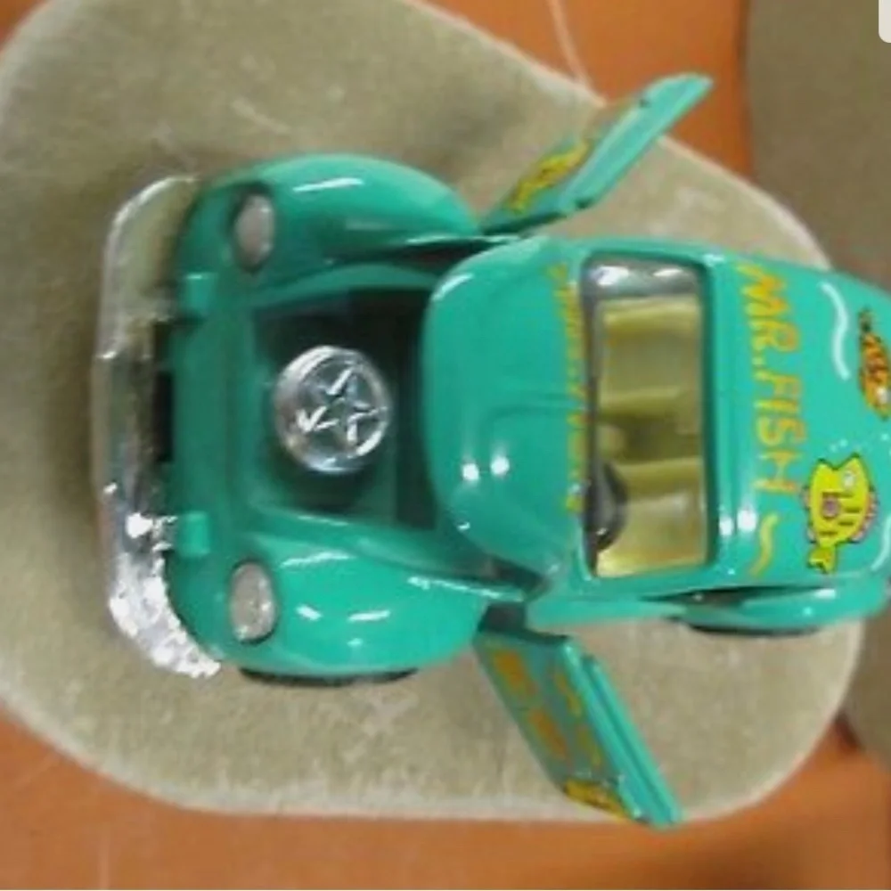 DIECAST VW BEETLE TOY CAR GREEN MR FISH LOGOS SS4701